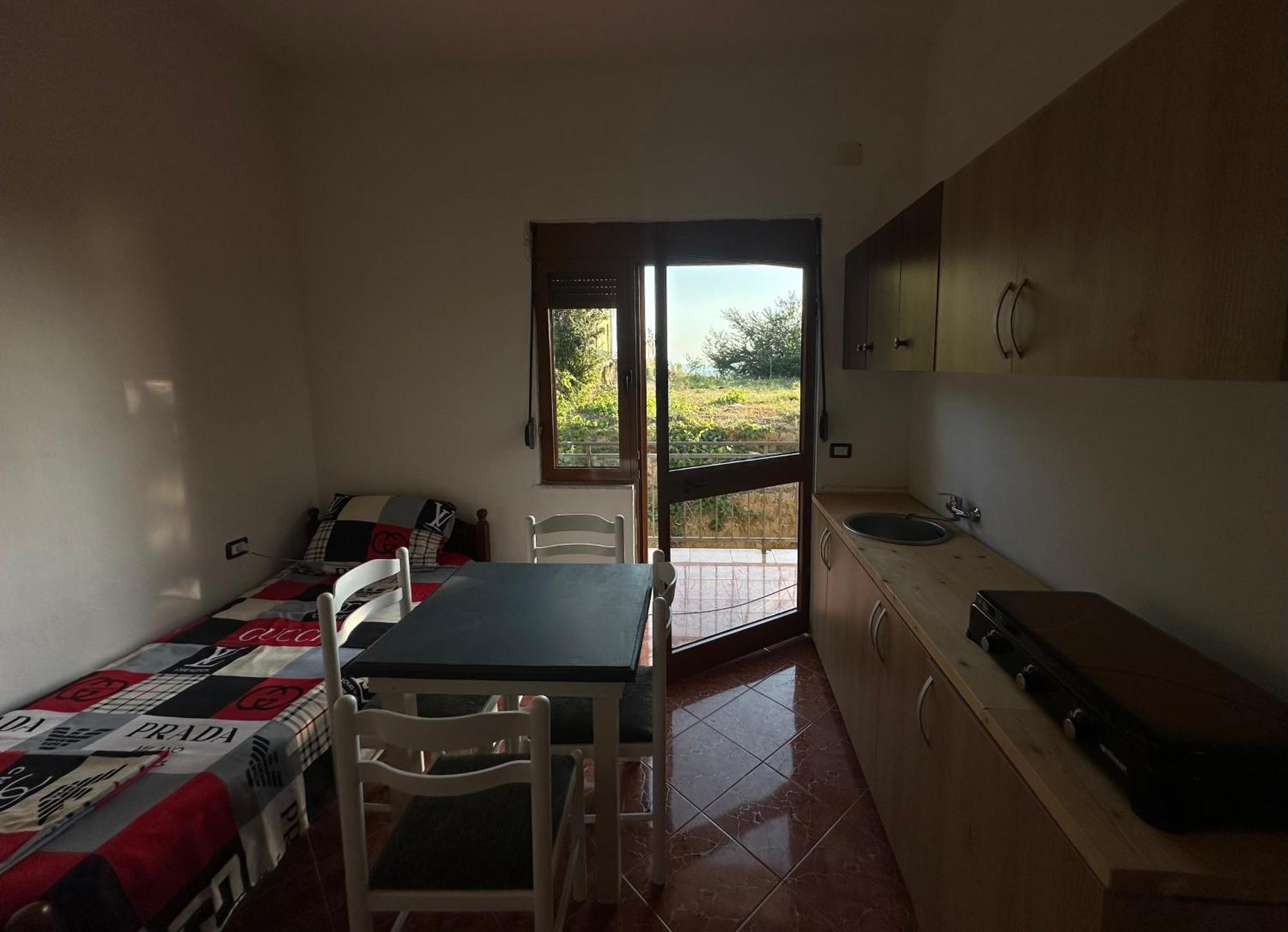Apartment For Rent Vacation Krasniqi Karpen Zewnętrze zdjęcie